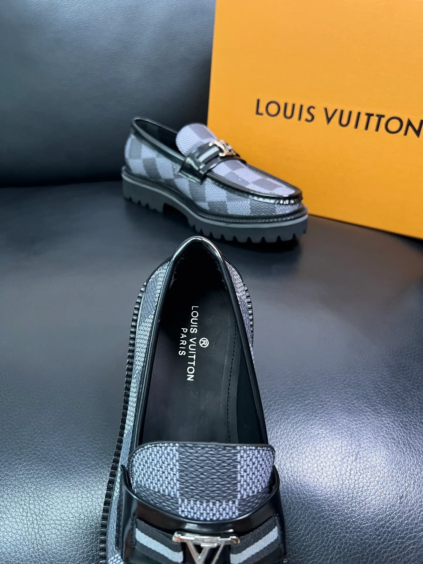 Men's shoes 💰780 Lv top purchasing Louis Vuitton leather shoes counter synchronization, uppers imported from Italy, imported water-dyed cowhide lining, soles: original soles specially provided by the original factory, original factory follow-up goods, high quality, welcome to compare, code number 38-44 (customized 45) 85842